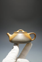 Load image into Gallery viewer, Wood Fired Benshan Lüni Shipiao Yixing Teapot 本山绿泥柴烧石瓢 150ml