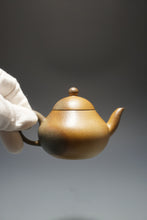 Load image into Gallery viewer, Wood Fired Benshan Lüni Pear Yixing Teapot 本山绿泥柴烧梨形 150ml