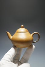 Load image into Gallery viewer, Wood Fired Benshan Lüni Pear Yixing Teapot 本山绿泥柴烧梨形 150ml
