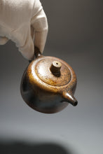 Load image into Gallery viewer, Wood Fired Dicaoqing Jinglan Yixing Teapot No.2 底槽清柴烧井栏 230ml