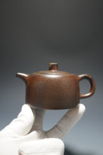 Load image into Gallery viewer, Wood Fired Dicaoqing Jinglan Yixing Teapot No.2 底槽清柴烧井栏 230ml