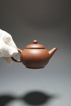 Load image into Gallery viewer, Lao Zini from Huanglong Shan No. 5 Mine Shuiping Yixing Teapot 老紫泥水平 130ml