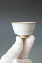 Load image into Gallery viewer, 60ml Shan Kilns Dripping Moon White Ruyao Teacup no.1 善窑汝窑月白流釉杯