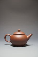 Load image into Gallery viewer, Lao Zini from Huanglong Shan No. 5 Mine Shuiping Yixing Teapot 老紫泥水平 130ml