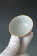 Load image into Gallery viewer, 60ml Shan Kilns Dripping Moon White Ruyao Teacup no.1 善窑汝窑月白流釉杯