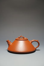 Load image into Gallery viewer, Fully Handmade Zhuni Soaring Dragon Yixing Teapot by Pan Qiyuan 全手工潘器园极品朱泥龙行天下 140ml