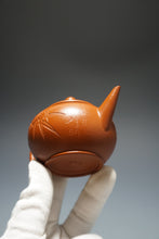 Load image into Gallery viewer, Fully Handmade Zhuni Shuiping Teapot with carvings of bamboo by Fan Yayun 全手工范亚云朱泥竹刻水平 150ml
