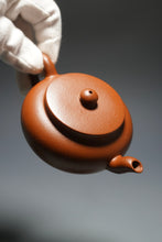 Load image into Gallery viewer, Zhuni Wide Pinggai Lianzi Yixing Teapot 朱泥平盖莲子 150ml