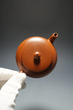 Load image into Gallery viewer, Zhuni Wide Pinggai Lianzi Yixing Teapot 朱泥平盖莲子 150ml