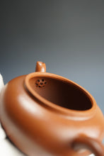 Load image into Gallery viewer, Zhuni Wide Pinggai Lianzi Yixing Teapot 朱泥平盖莲子 150ml