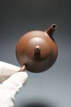 Load image into Gallery viewer, 5 Colour Clay Pear with Curved Base Yixing Teapot 五色土紫砂梨形壶 140ml