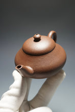 Load image into Gallery viewer, 5 Colour Clay Pear with Curved Base Yixing Teapot 五色土紫砂梨形壶 140ml