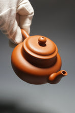 Load image into Gallery viewer, Zhuni Gaopiao Yixing Teapot 朱泥高瓢 170ml