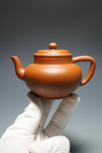 Load image into Gallery viewer, Zhuni Gaopiao Yixing Teapot 朱泥高瓢 170ml