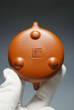 Load image into Gallery viewer, Zhaozhuang Zhuni Shipiao Yixing Teapot 赵庄朱泥平盖石瓢 100ml