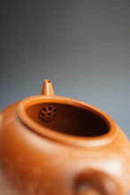 Load image into Gallery viewer, Fully Handmade Zhuni Shuiping Teapot with carvings of bamboo by Fan Yayun 全手工范亚云朱泥刻竹水平 145ml