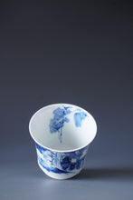 Load image into Gallery viewer, 90ml Qinghua Rooster Porcelain Teacup by KuangShi 青花匡石荫满中庭杯