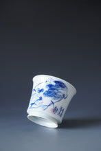 Load image into Gallery viewer, 90ml Qinghua Fragrance Porcelain Teacup by KuangShi 青花匡石香远益清杯