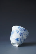 Load image into Gallery viewer, 90ml Qinghua Plum Blossoms Porcelain Teacup by KuangShi 青花匡石梅花清影杯