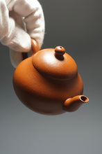 Load image into Gallery viewer, Zhuni Pear Yixing Teapot 朱泥梨形壶 115ml