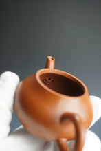 Load image into Gallery viewer, Zhuni Pear Yixing Teapot 朱泥梨形壶 115ml