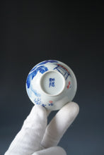 Load image into Gallery viewer, 50ml Qinghua Cherries Porcelain Teacup by KuangShi 青花匡石樱桃芭蕉杯