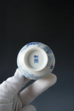Load image into Gallery viewer, 80ml Qinghua Hometown Courtyard Porcelain Teacup by KuangShi 青花匡石故乡庭院杯