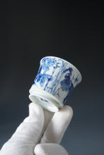 Load image into Gallery viewer, 90ml Qinghua Rooster Porcelain Teacup by KuangShi 青花匡石荫满中庭杯