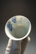 Load image into Gallery viewer, 90ml Qinghua Rooster Porcelain Teacup by KuangShi 青花匡石荫满中庭杯