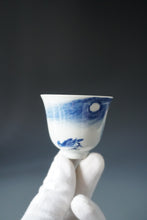 Load image into Gallery viewer, 90ml Qinghua Moonlight Porcelain Teacup by KuangShi 青花匡石月淡风和杯