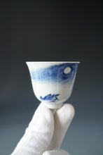 Load image into Gallery viewer, 90ml Qinghua Moonlight Porcelain Teacup by KuangShi 青花匡石月淡风和杯
