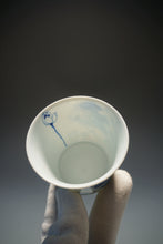 Load image into Gallery viewer, 90ml Qinghua Fragrance Porcelain Teacup by KuangShi 青花匡石香远益清杯