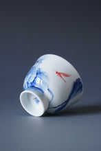 Load image into Gallery viewer, 60ml Qinghua Dragonfly Jingdezhen Porcelain Teacup by KuangShi 青花匡石手绘蜻蜓杯