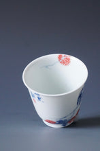 Load image into Gallery viewer, 85ml Qinghua Flowers and Birds Jingdezhen Porcelain Teacup by KuangShi 青花匡石手绘花鸟硕果杯