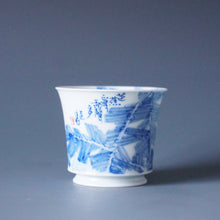 Load image into Gallery viewer, 85ml Qinghua Spider in Banana Tree Jingdezhen Porcelain Teacup by KuangShi 青花匡石手绘芭蕉蛛网杯