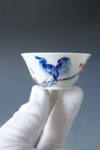 Load image into Gallery viewer, 60ml Qinghua Bird Jingdezhen Porcelain Teacup by KuangShi 青花匡石手绘花鸟风香杯