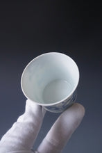 Load image into Gallery viewer, 85ml Qinghua Water Town Jingdezhen Porcelain Teacup by KuangShi 青花匡石手绘水乡杯