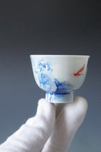 Load image into Gallery viewer, 60ml Qinghua Dragonfly Jingdezhen Porcelain Teacup by KuangShi 青花匡石手绘蜻蜓杯