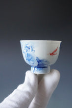 Load image into Gallery viewer, 60ml Qinghua Dragonfly Jingdezhen Porcelain Teacup by KuangShi 青花匡石手绘蜻蜓杯
