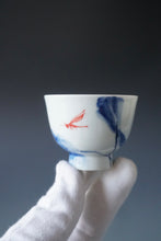 Load image into Gallery viewer, 60ml Qinghua Dragonfly Jingdezhen Porcelain Teacup by KuangShi 青花匡石手绘蜻蜓杯