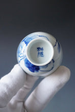 Load image into Gallery viewer, 60ml Qinghua Dragonfly Jingdezhen Porcelain Teacup by KuangShi 青花匡石手绘蜻蜓杯