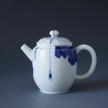 Load image into Gallery viewer, Qinghua Spider and Banana Leaf Jingdezhen Fine Porcelain Teapot by Master KuangShi 青花匡石蛛网芭蕉高仕壶 110ml