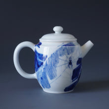 Load image into Gallery viewer, Qinghua Spider and Banana Leaf Jingdezhen Fine Porcelain Teapot by Master KuangShi 青花匡石蛛网芭蕉高仕壶 110ml