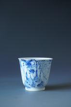 Load image into Gallery viewer, 85ml Qinghua Gourd Porcelain Teacup by KuangShi 青花匡石葫芦多福杯