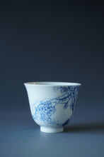 Load image into Gallery viewer, 90ml Qinghua Plum Blossoms Porcelain Teacup by KuangShi 青花匡石梅花清影杯