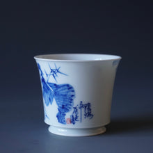 Load image into Gallery viewer, 90ml Qinghua Rooster Porcelain Teacup by KuangShi 青花匡石荫满中庭杯