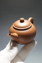 Load image into Gallery viewer, Baoshan Jiangponi Shuiping Yixing Teapot 宝山降坡泥水平 100ml