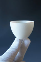 Load image into Gallery viewer, Tianbai Porcelain Big Chicken Egg Teacup with Wide Base and Gold Stamp 80ml