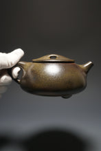 Load image into Gallery viewer, Wood Fired No.4 Mine Lao Zini Big Manpiao Teapot 四号井紫泥柴烧满瓢 440ml