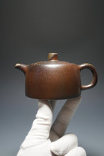 Load image into Gallery viewer, Wood Fired Dicaoqing Jinglan Yixing Teapot No.4 底槽清柴烧井栏 230ml